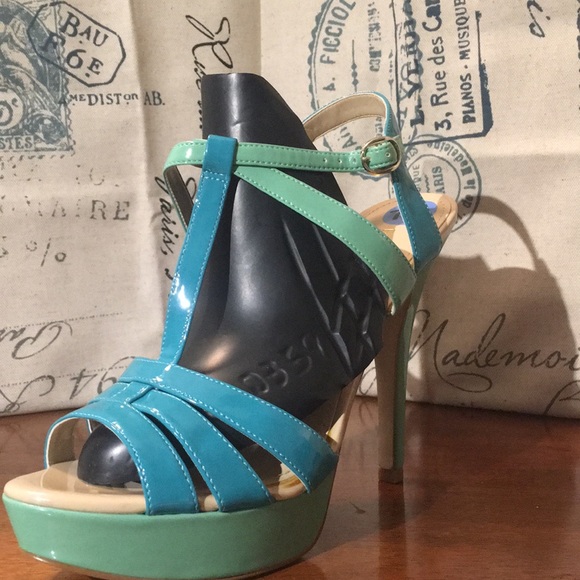 Never worn Enzo Angiolini sandal - Picture 2 of 5